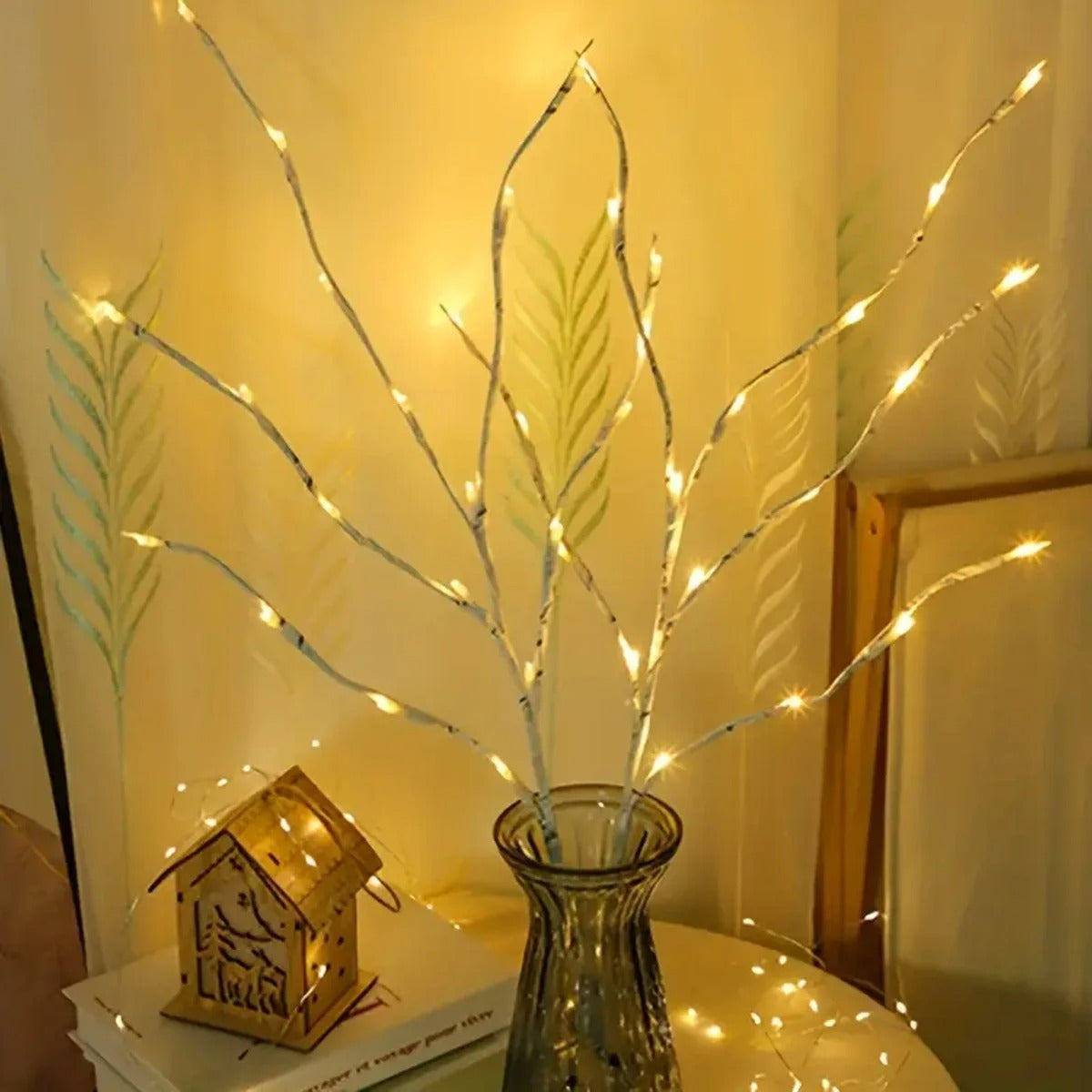 LED-Lichterkette aus weißen Birkenzweigen